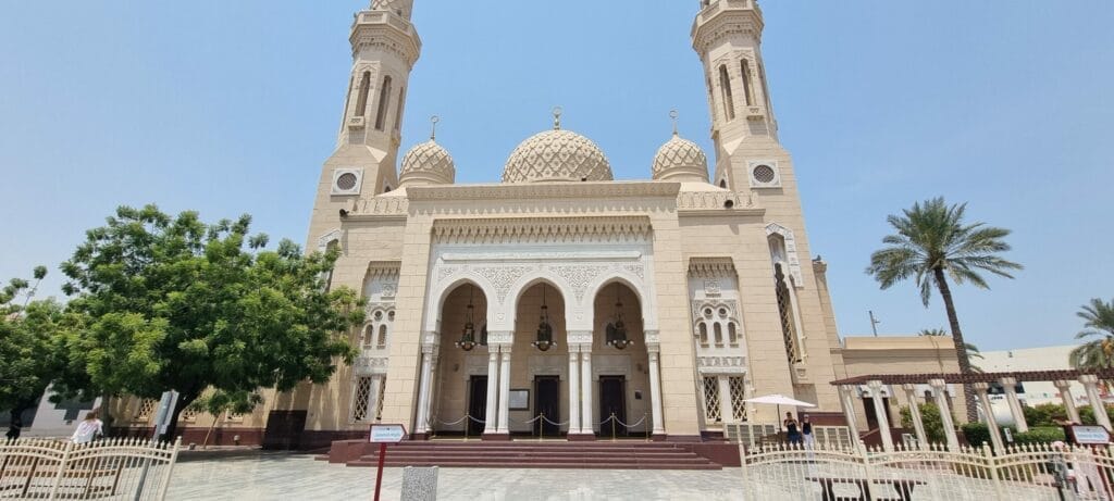 jumeirah grand mosque dubai