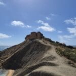 Yoga auf den Klippen Malta